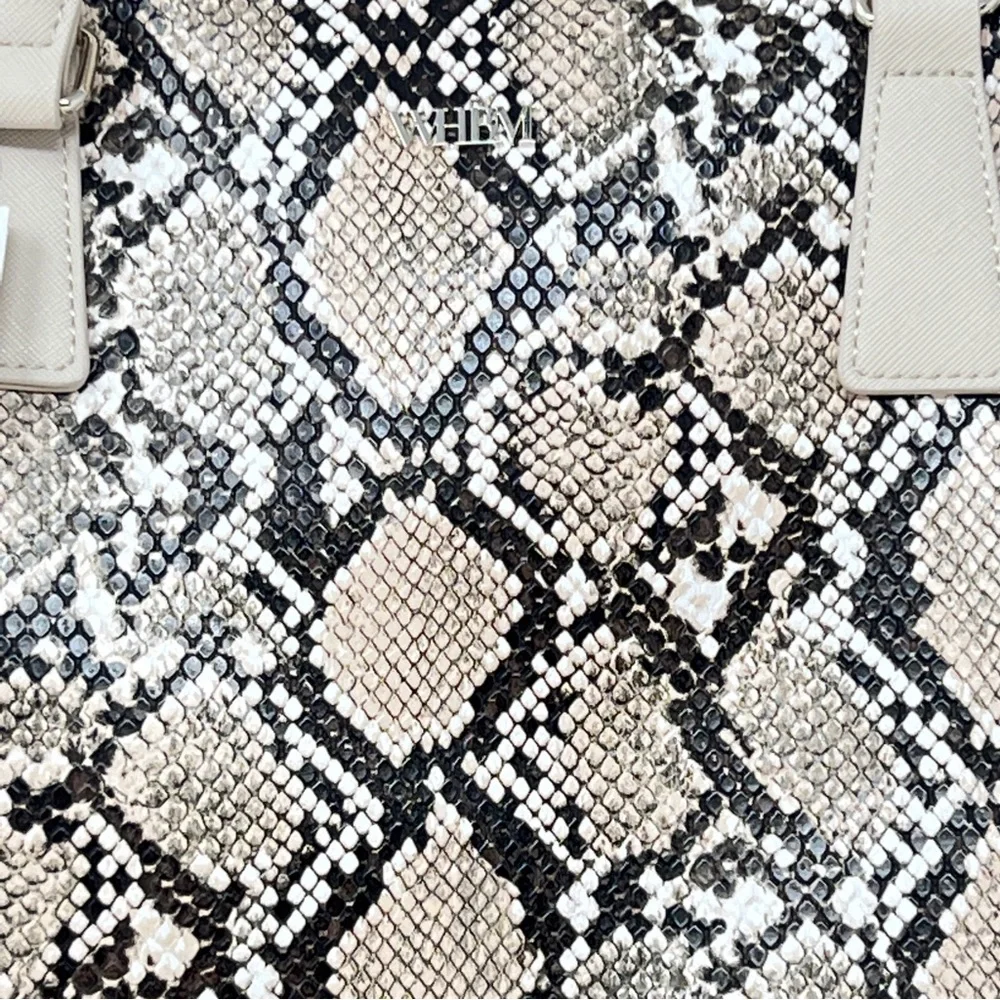❤️WHBM NWT Python Print Computer Bag. - Picture 8 of 15